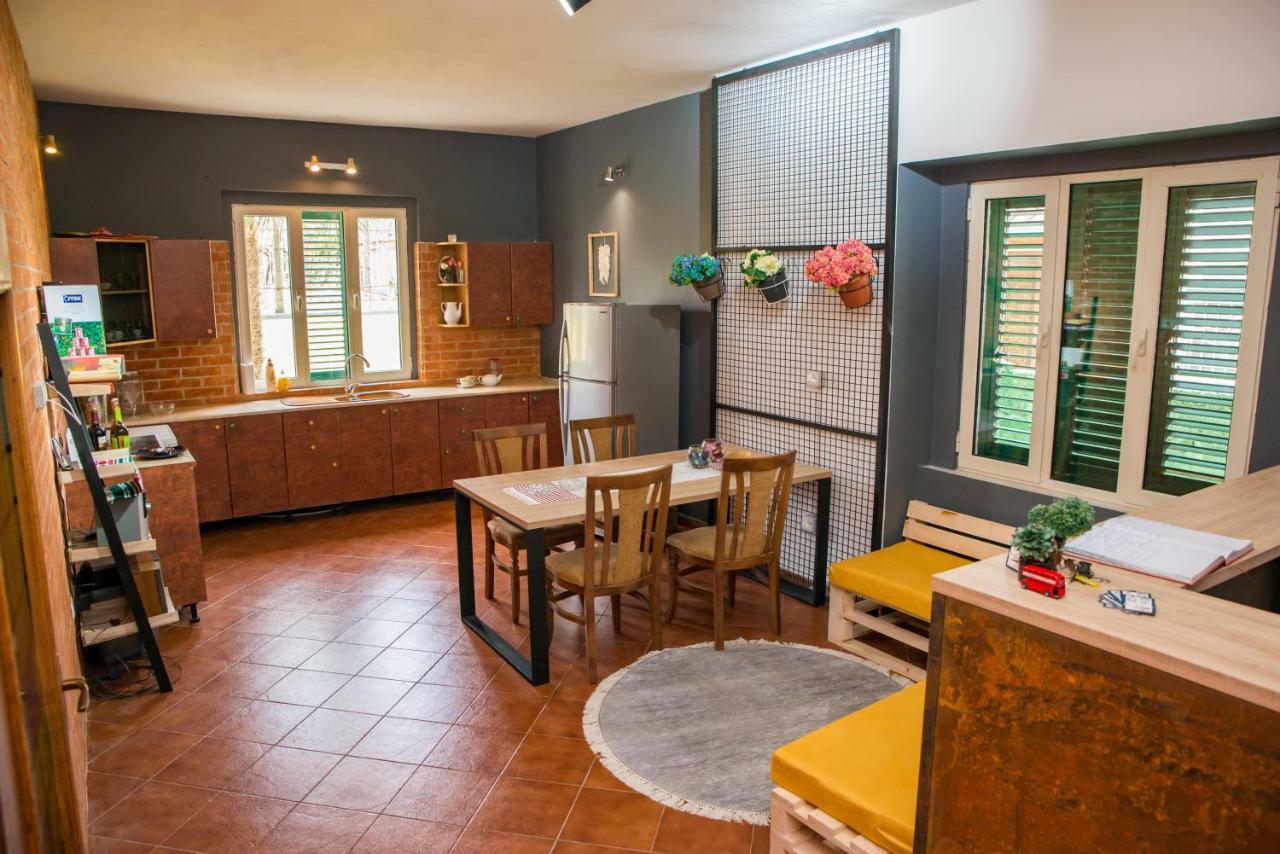 Our Way Guest House & Hostel ชโคเดอร์ ภายนอก รูปภาพ