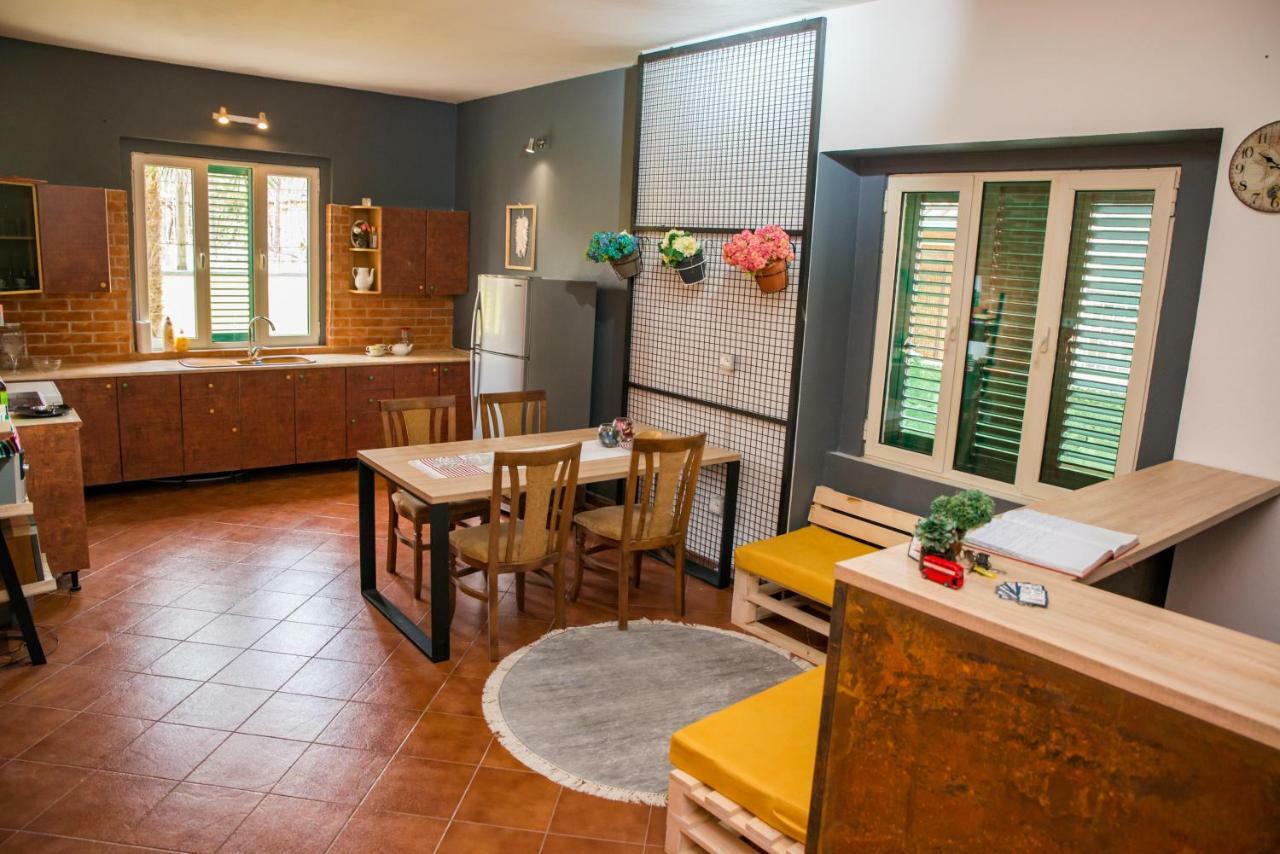 Our Way Guest House & Hostel ชโคเดอร์ ภายนอก รูปภาพ